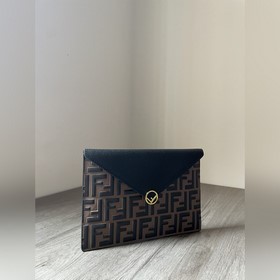 FENDI Новая сумка Изготовлена из импортной телячьей кожи, с изыс