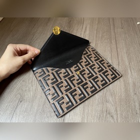 FENDI Новая сумка Изготовлена из импортной телячьей кожи, с изыс