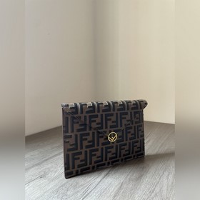 FENDI Новая сумка Изготовлена из импортной телячьей кожи, с изыс