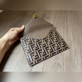 FENDI Новая сумка Изготовлена из импортной телячьей кожи, с изыс
