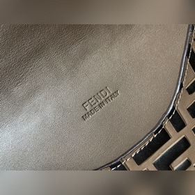 FENDI Новая сумка Изготовлена из импортной телячьей кожи, с изыс