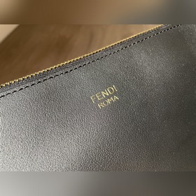 FENDI Увеличенная версия сумочки Little Monster 533 Итальянская 