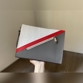 FENDI Увеличенная версия сумочки Little Monster 533 Итальянская 