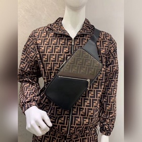 Одноплечевая сумка FENDI Средний раздел, карман на молнии спереди