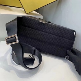 Одноплечевая сумка FENDI Средний раздел, карман на молнии спереди