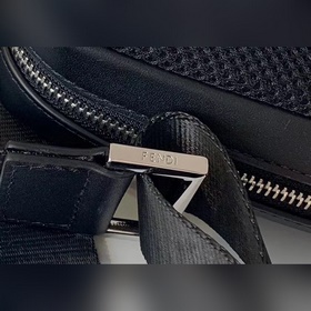 Одноплечевая сумка FENDI Средний раздел, карман на молнии спереди