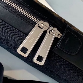 Одноплечевая сумка FENDI Средний раздел, карман на молнии спереди