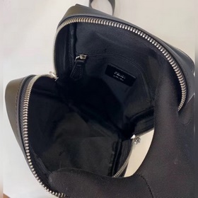 Одноплечевая сумка FENDI Средний раздел, карман на молнии спереди