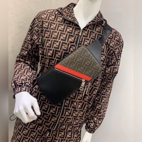 Одноплечевая сумка FENDI Средняя перегородка, передний карман на