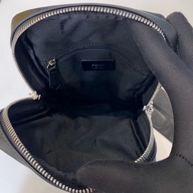 Одноплечевая сумка FENDI Средняя перегородка, передний карман на