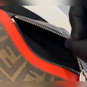 Одноплечевая сумка FENDI Средняя перегородка, передний карман на