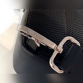 Одноплечевая сумка FENDI Средняя перегородка, передний карман на 