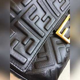 Сумка FENDI Baguette Конечно же, она легко привлекает внимание и 