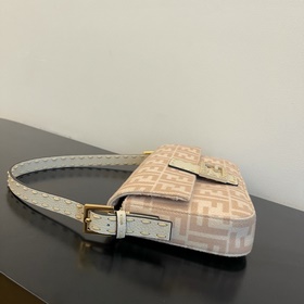 FENDI Осенняя и зимняя коллекция фланелевых изделий Baguette Bagu