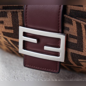 FENDI  Коричневая сумка-багет 19 Новая модель в стиле ретро с уз