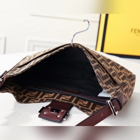 FENDI  Коричневая сумка-багет 19 Новая модель в стиле ретро с уз