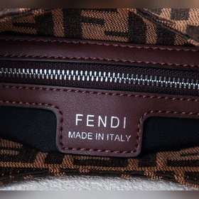 FENDI  Коричневая сумка-багет 19 Новая модель в стиле ретро с уз