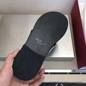 Ferragamo Лучшие изделия ручной работы Мужские кожаные тапочки Ра