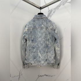 Джинсовая куртка GVC22 с узором Эта джинсовая куртка имеет очень 