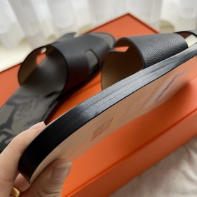 Мужские тапочки HERMES, классическая модель, которой не могут уст