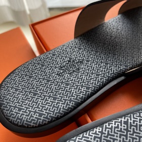Мужские тапочки HERMES, классическая модель, которой не могут уст
