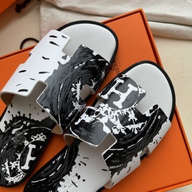 Мужские тапочки HERMES, классическая модель, которой не могут уст