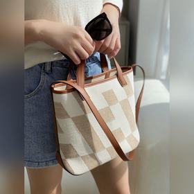Сумка Hermès Tote — элегантная интеллектуальная, она остается акт