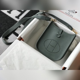 Сумка Hermès - Абрикосовый зеленый. - Ремешок в тон сумки Togo из