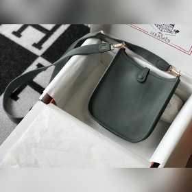 Сумка Hermès - Абрикосовый зеленый. - Ремешок в тон сумки Togo из