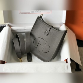 Сумка Hermès через плечо, цвет «серебристый» Ремешок в тон сумки,