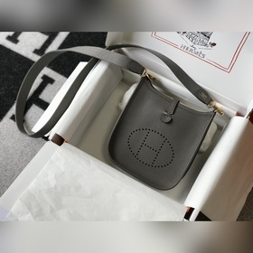 Сумка Hermès через плечо, цвет «серебристый» Ремешок в тон сумки,