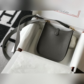 Сумка Hermès через плечо, цвет «серебристый» Ремешок в тон сумки,