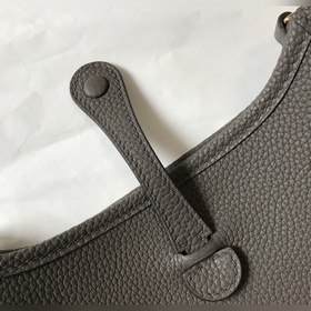 Сумка Hermès через плечо, цвет «серебристый» Ремешок в тон сумки,