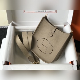 Сумка Hermès через плечо, серый. Цветные плечевые ремни, кожа тел