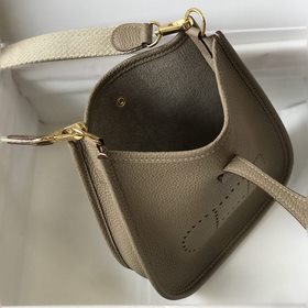 Сумка Hermès через плечо, серый. Цветные плечевые ремни, кожа тел