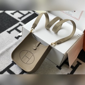 Сумка Hermès через плечо, серый. Цветные плечевые ремни, кожа тел