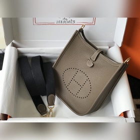 Сумка Hermès через плечо, цвет слоновой кости Цветные плечевые ре