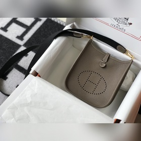 Сумка Hermès через плечо, цвет слоновой кости Цветные плечевые ре