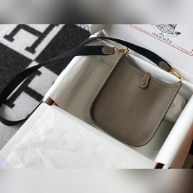 Сумка Hermès через плечо, цвет слоновой кости Цветные плечевые ре