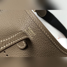 Сумка Hermès через плечо, цвет слоновой кости Цветные плечевые ре