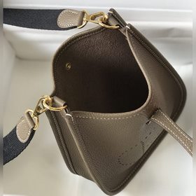 Сумка Hermès через плечо, цвет слоновой кости Цветные плечевые ре