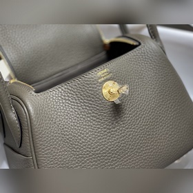 Hermès представляет новую расцветку сумки через плечо «Tin Grey» 