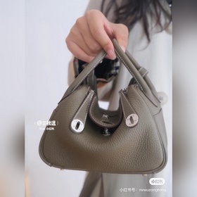 Сумка Hermès через плечо в спокойном сером цвете сдержанной сереб