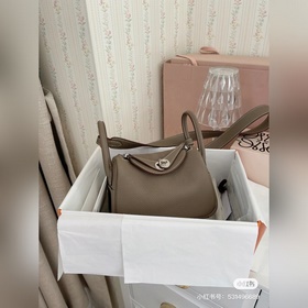 Сумка Hermès через плечо в спокойном сером цвете сдержанной сереб