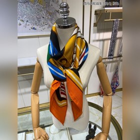 Hermès Треугольный платок «Четыре лошади колесница» Многофункцион