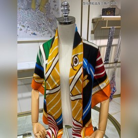 Hermès Треугольный платок «Четыре лошади колесница» Многофункцион