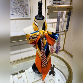 Hermès Треугольный платок «Четыре лошади колесница» Многофункцион