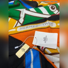 Hermès Треугольный платок «Четыре лошади колесница» Многофункцион