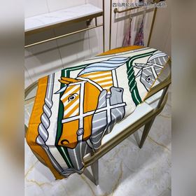 Hermès Треугольный платок «Четыре лошади колесница» Многофункцион