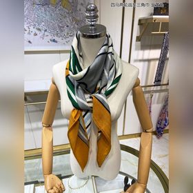 Hermès Треугольный платок «Четыре лошади колесница» Многофункцион
